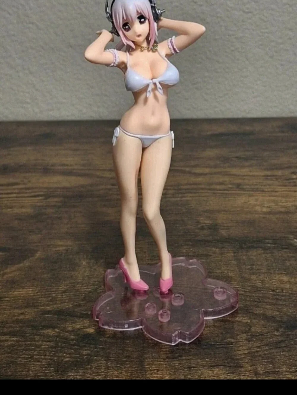 Sexy Anime Babe Wearing Bikini & Headphones Figure/Figurine.